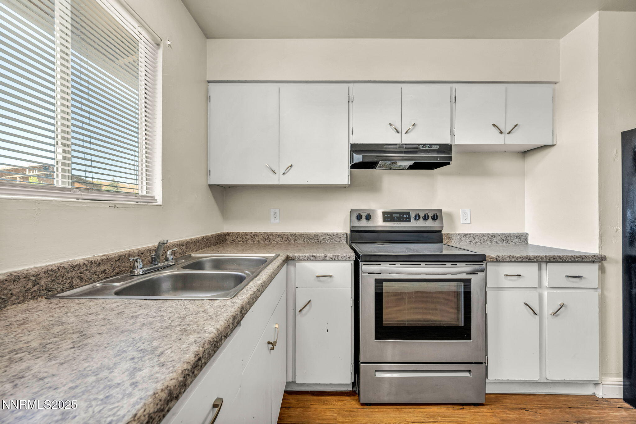 18-web-or-mls-372-maine-st