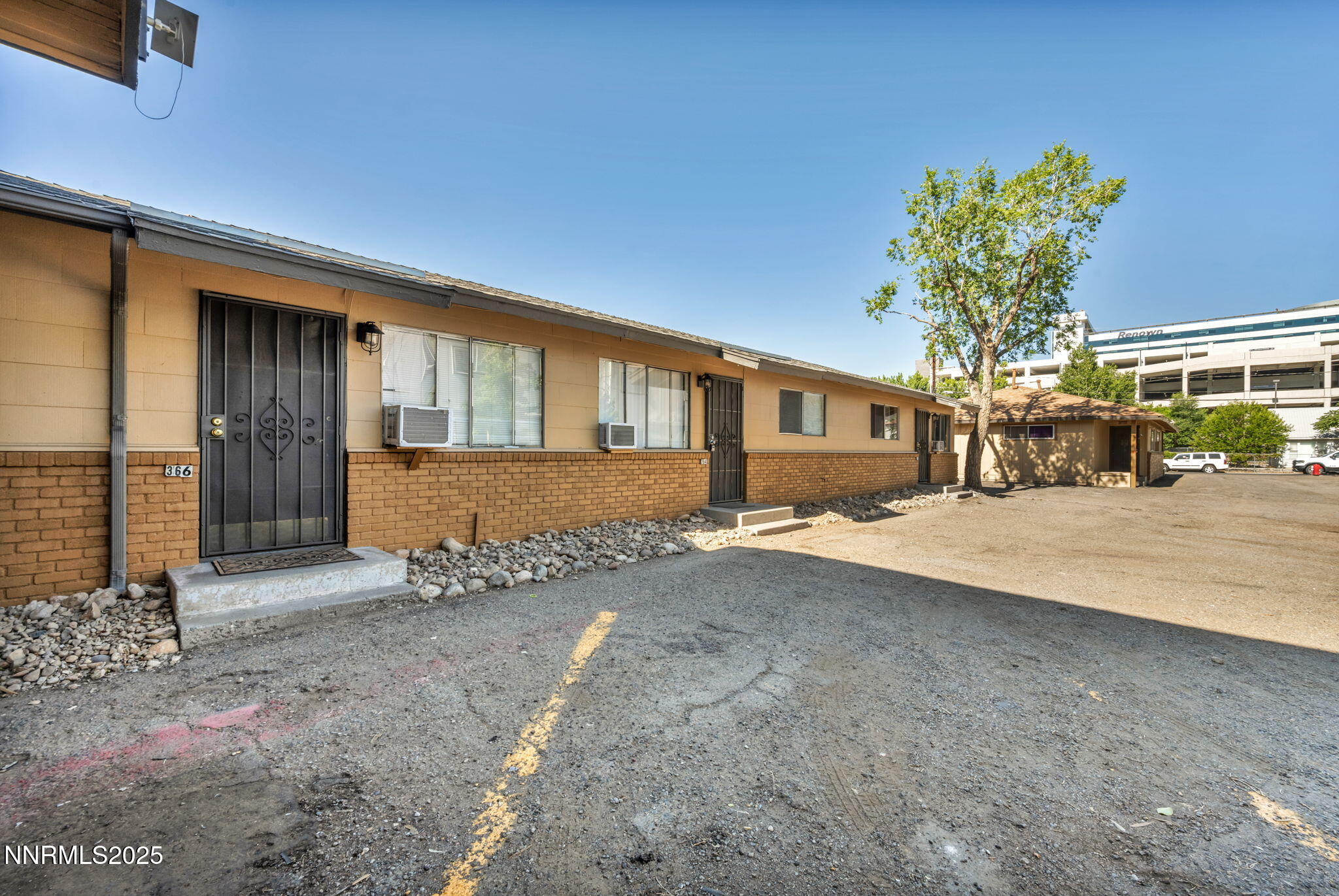 13-web-or-mls-372-maine-st