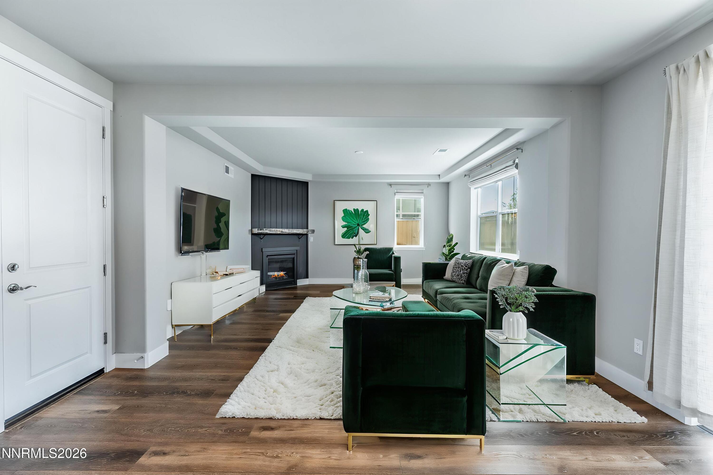 e-(1028-of-75) - Living Room - Modern -