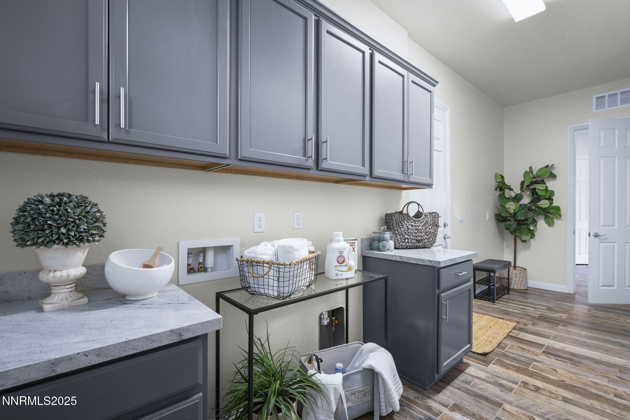 24-web-or-mls-24-print-_DSC0145