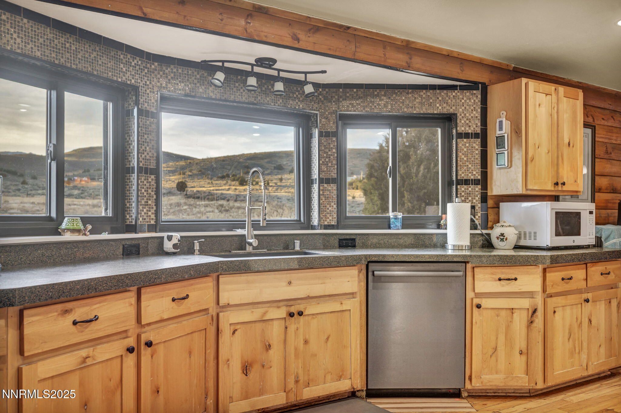 67-web-or-mls-15034-n-red-rock-rd