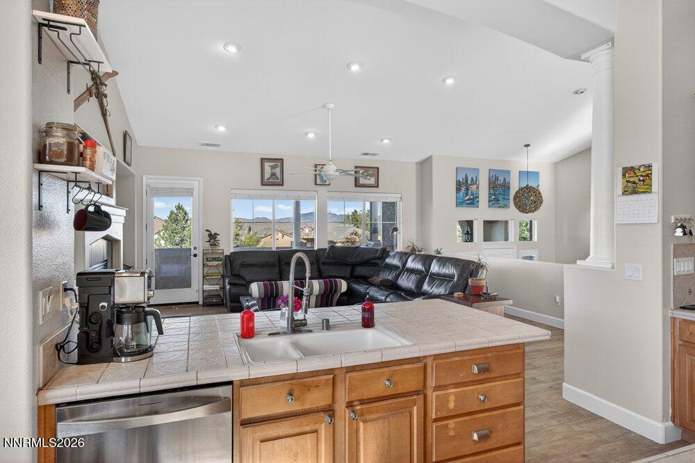 Escondido, California, 92025, United States, 5 Bedrooms Bedrooms, ,4 BathroomsBathrooms,Residential,Active,2032392