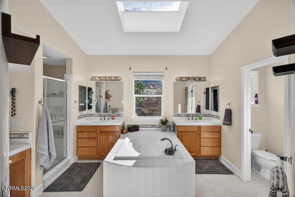 Escondido, California, 92025, United States, 5 Bedrooms Bedrooms, ,4 BathroomsBathrooms,Residential,Active,2032392