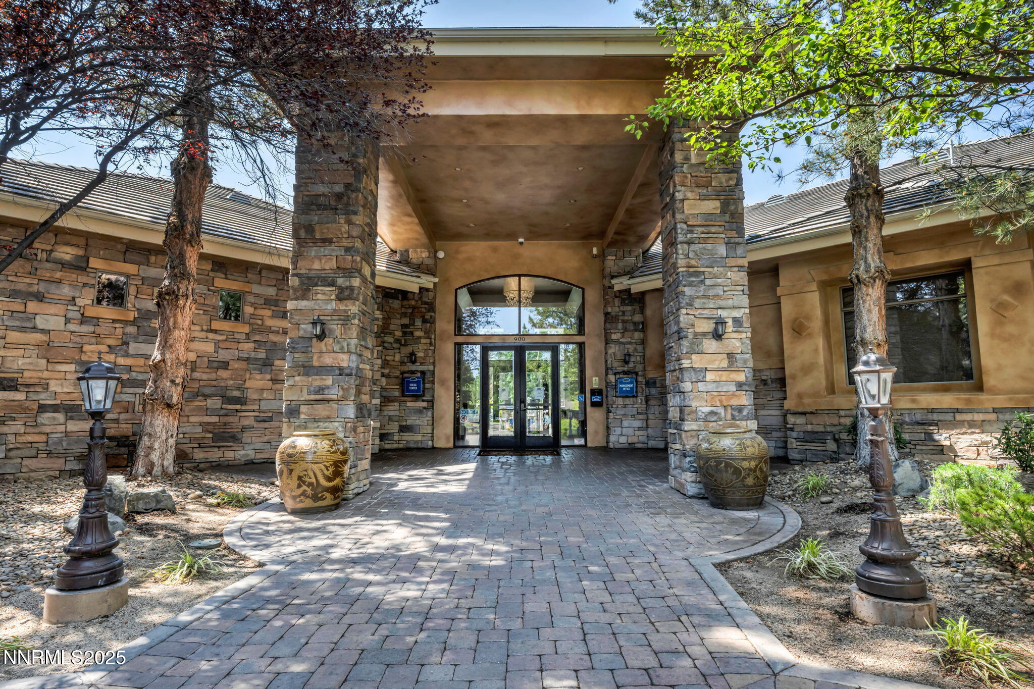 10-web-or-mls-900-s-meadows-pkwy-4311