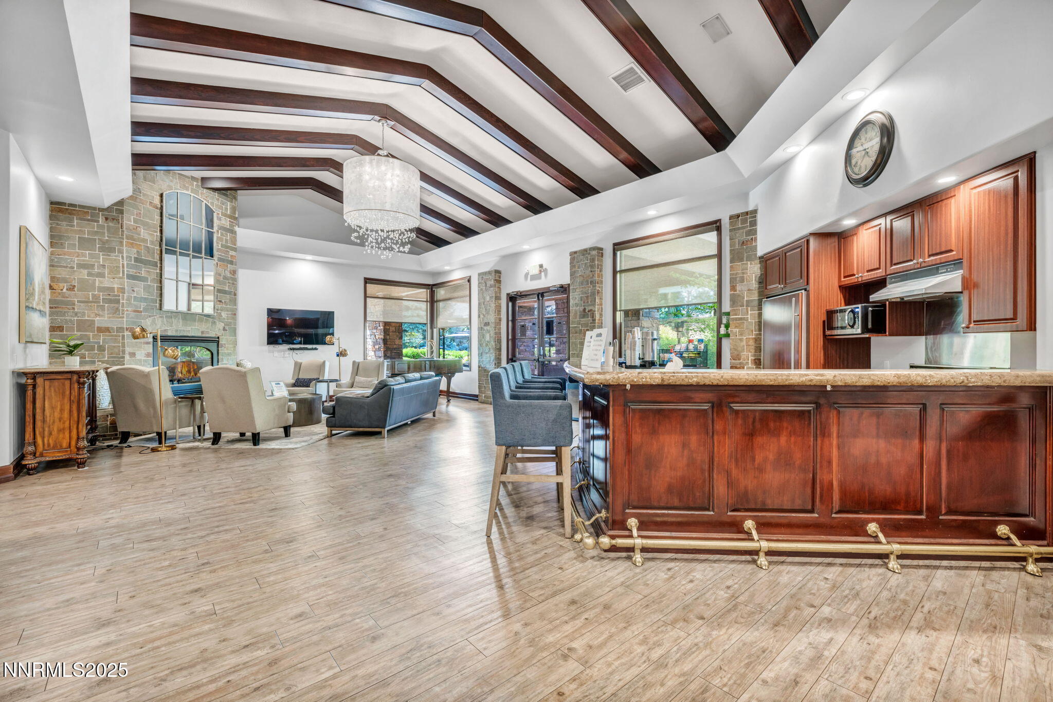 61-web-or-mls-900-s-meadows-pkwy-4311