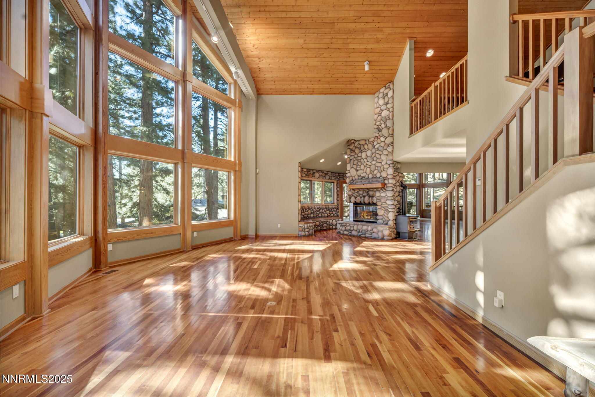 212-web-or-mls-1445-austrian-pine-rd