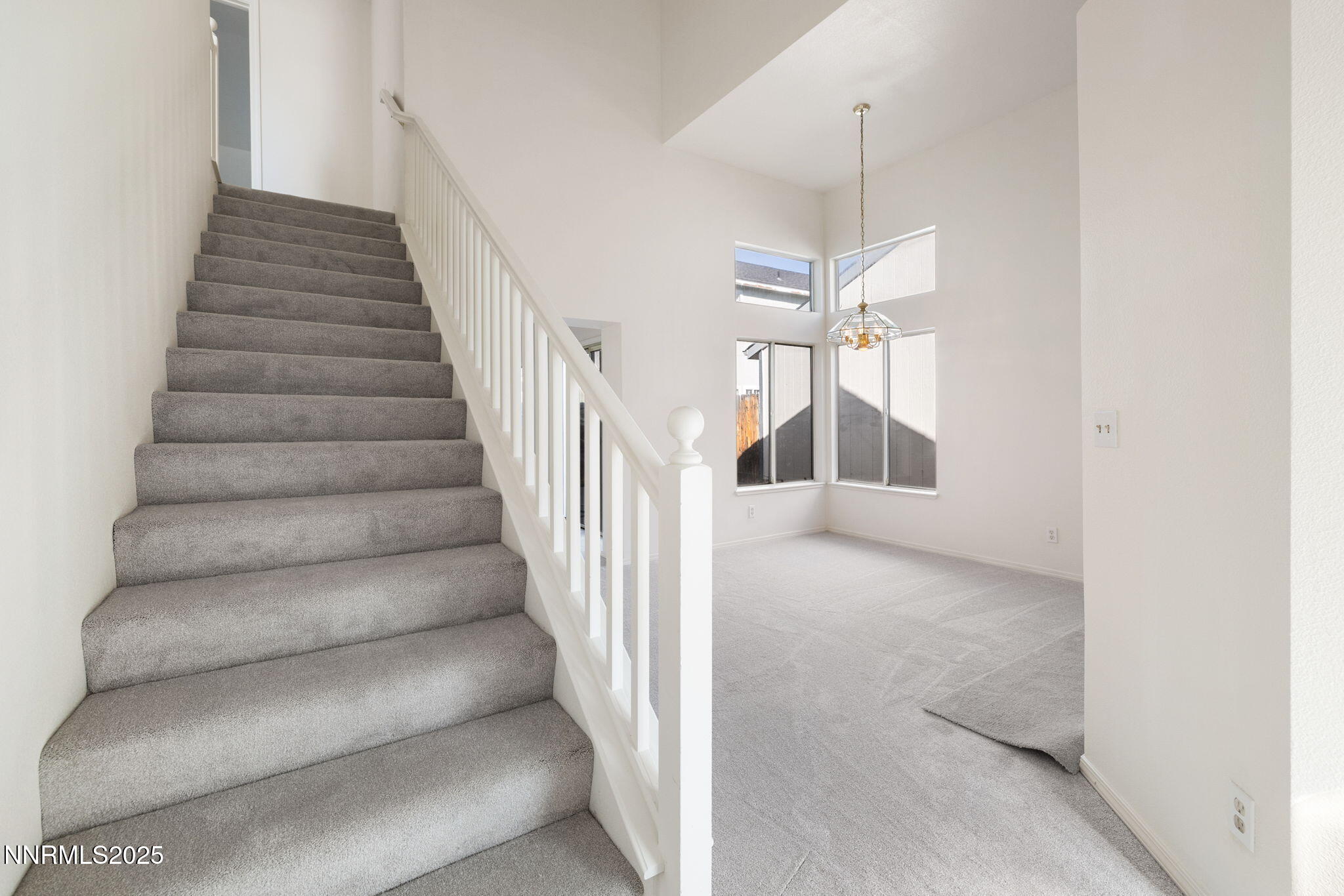 8-web-or-mls-4537 Park Rose-9