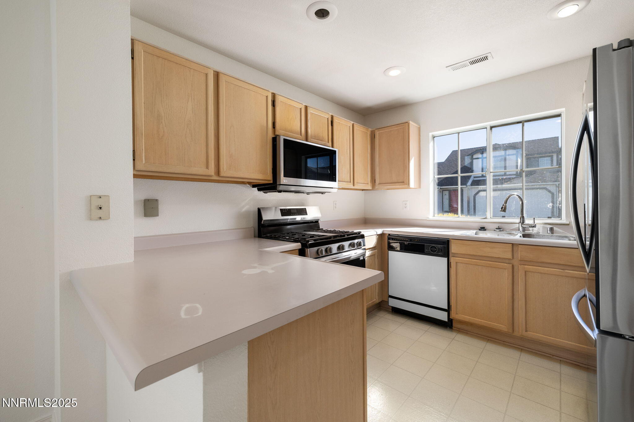 2-web-or-mls-4537 Park Rose-5