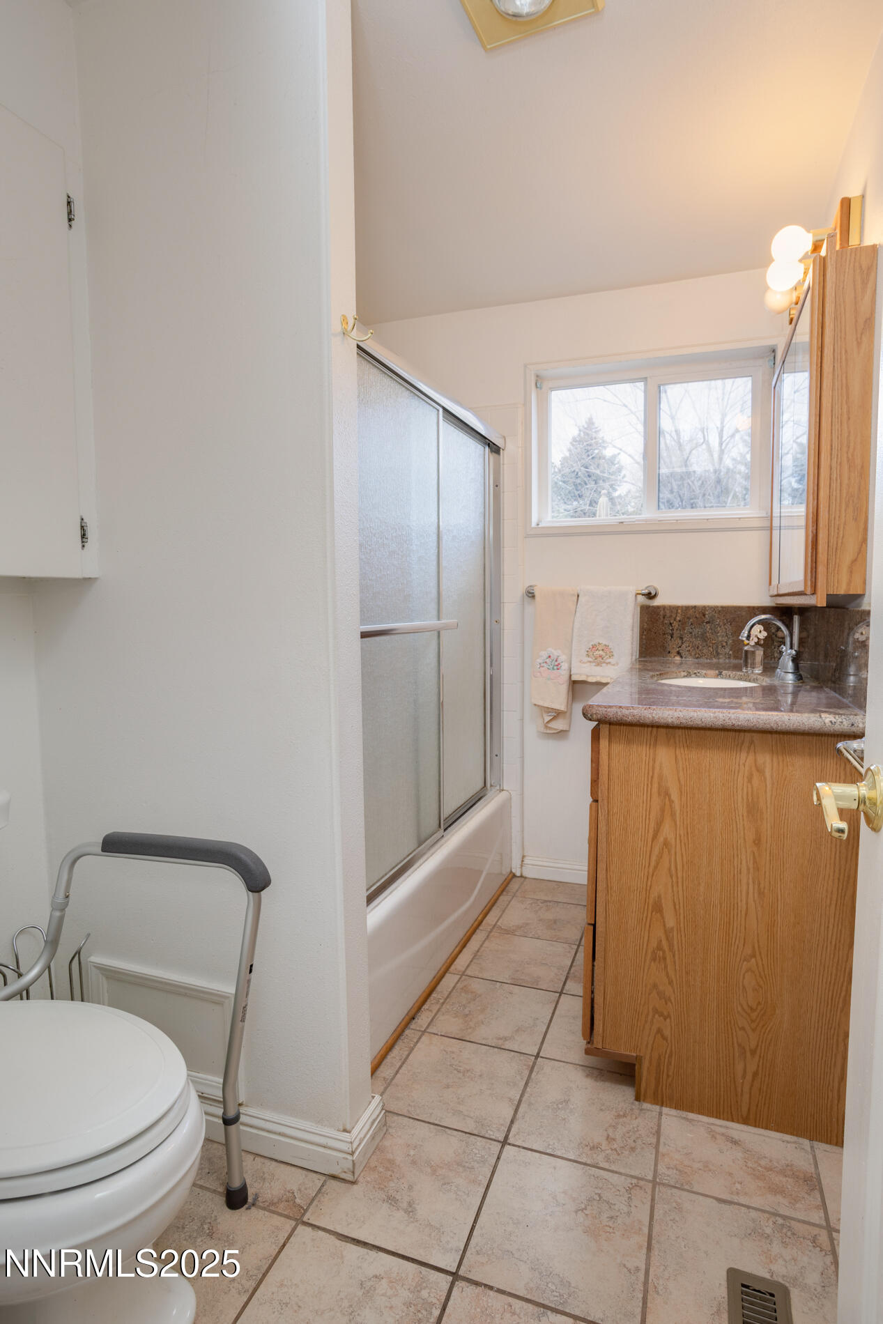 1659 Davidson_Hall_Bathroom-1