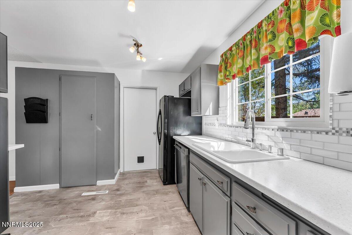 10-1835 Van Ness Ave Reno NV 89503 (18 o