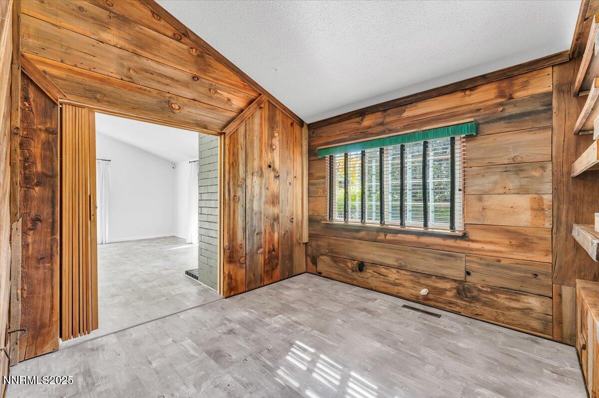 15-1835 Van Ness Ave Reno NV 89503 (20 o