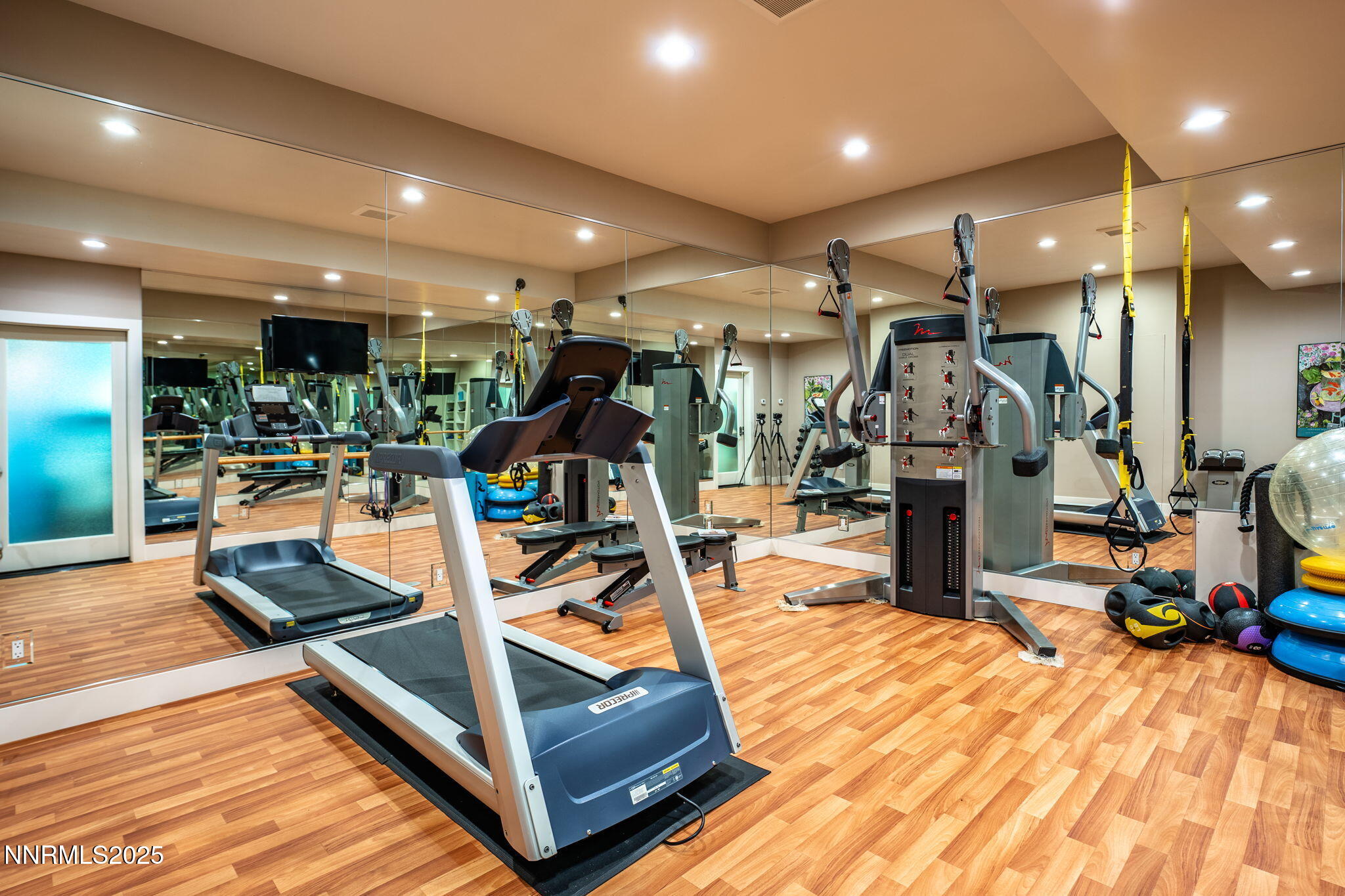 102-web-or-mls-1964 Glenbrook House-102