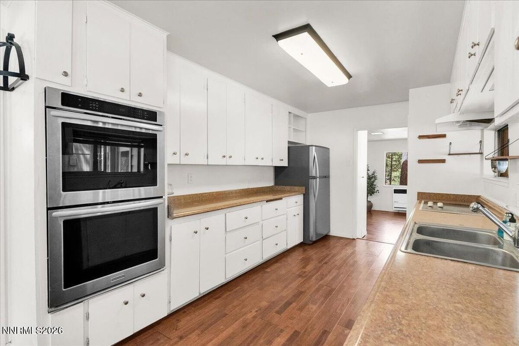 Photo of 841 S Shore Drive, South Lake Tahoe, CA 96150 (MLS # 260004935)