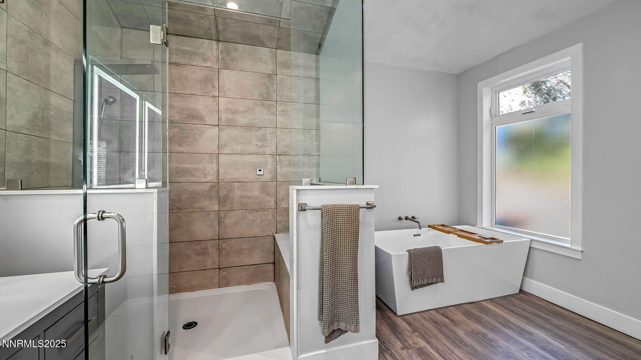 30-DSC04695_6_7_9-Edit