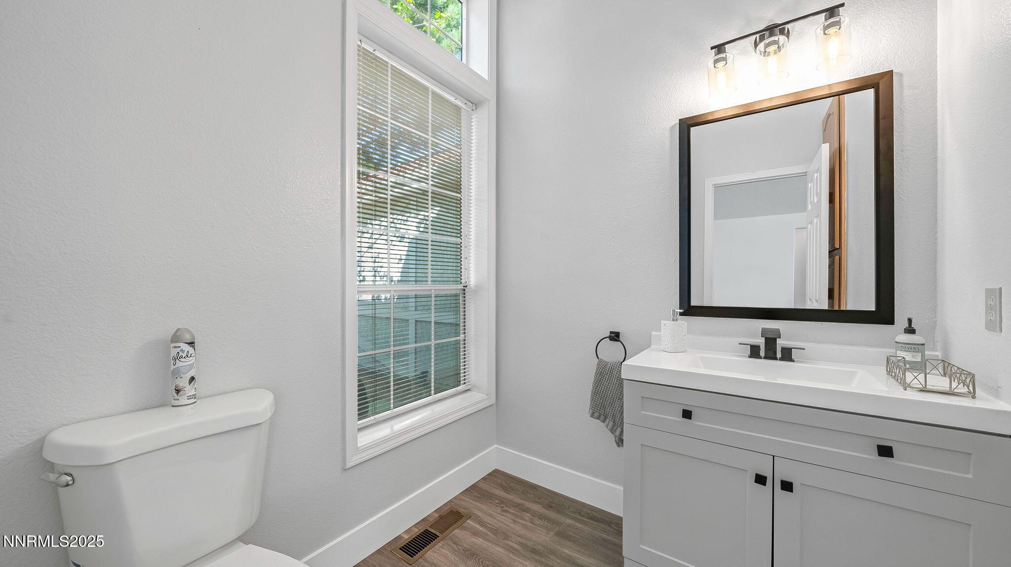 8-DSC04558_59_60_62-Edit