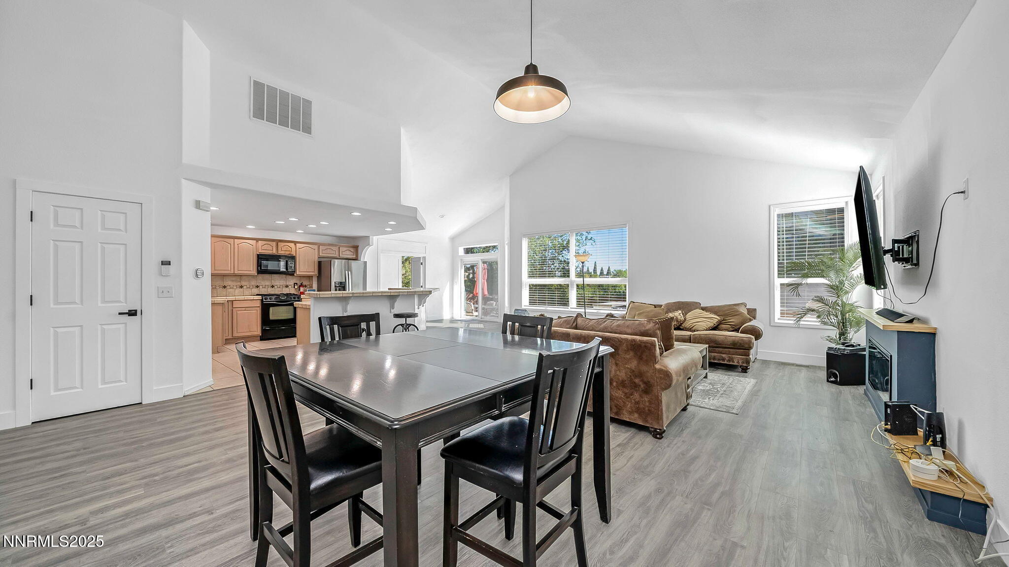 4-DSC04570_2_3_4-Edit