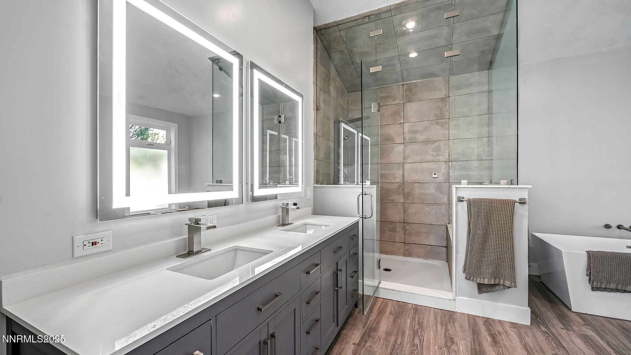 31-DSC04690_1_2_4-Edit