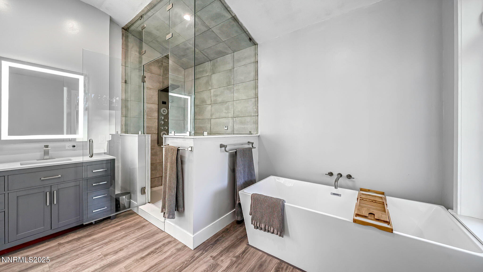 33-DSC04700_1_2_4-Edit