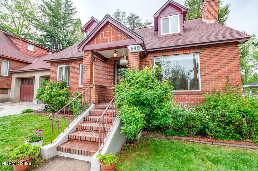 699 Saint Lawrence Avenue