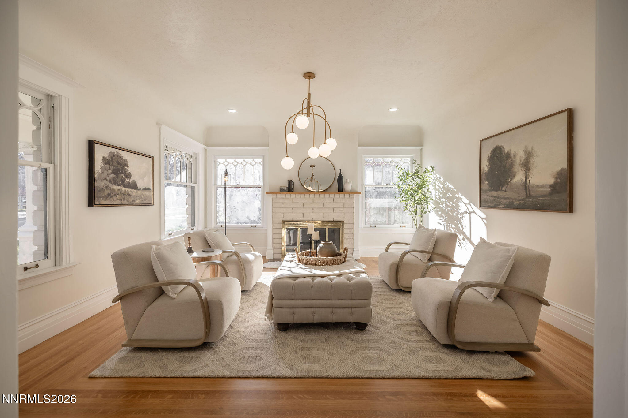 402 W Robinson Street