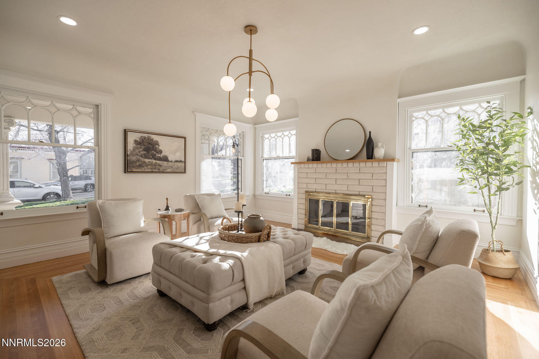 402 W Robinson Street