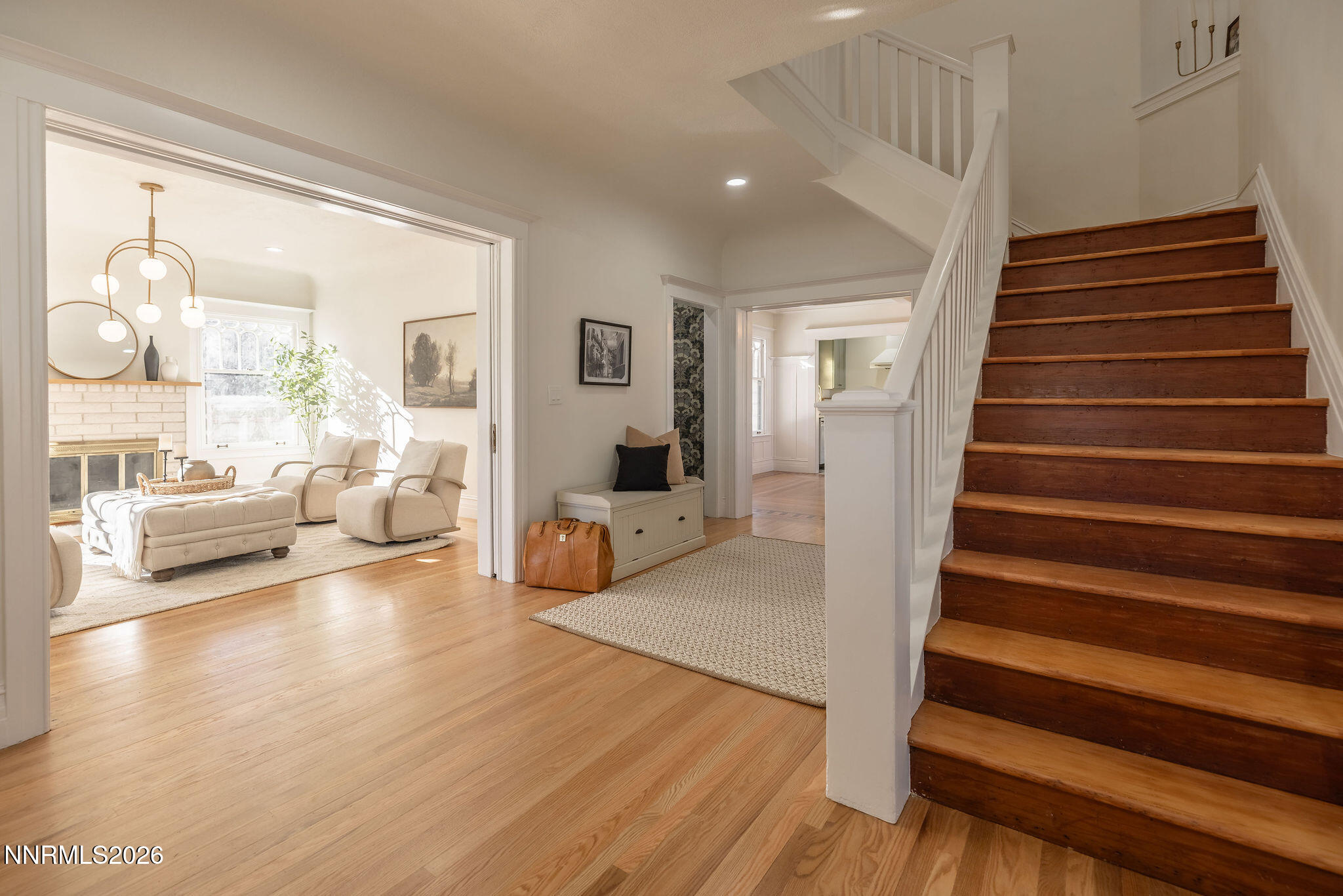 402 W Robinson Street