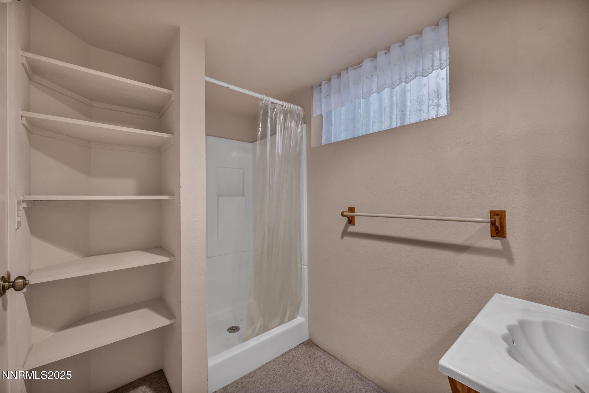 80-web-or-mls-590-st-lawrence-ave