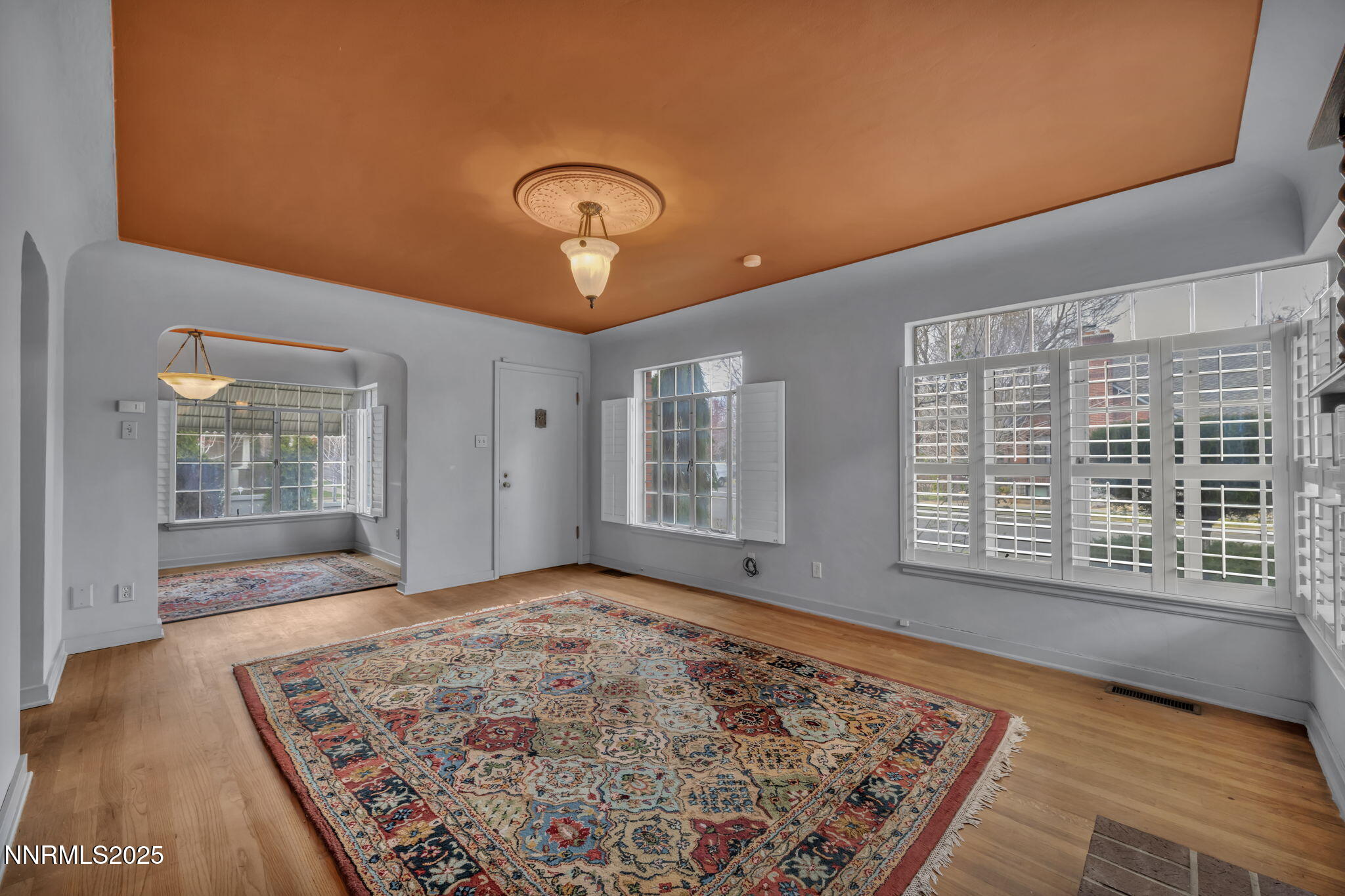 36-web-or-mls-590-st-lawrence-ave