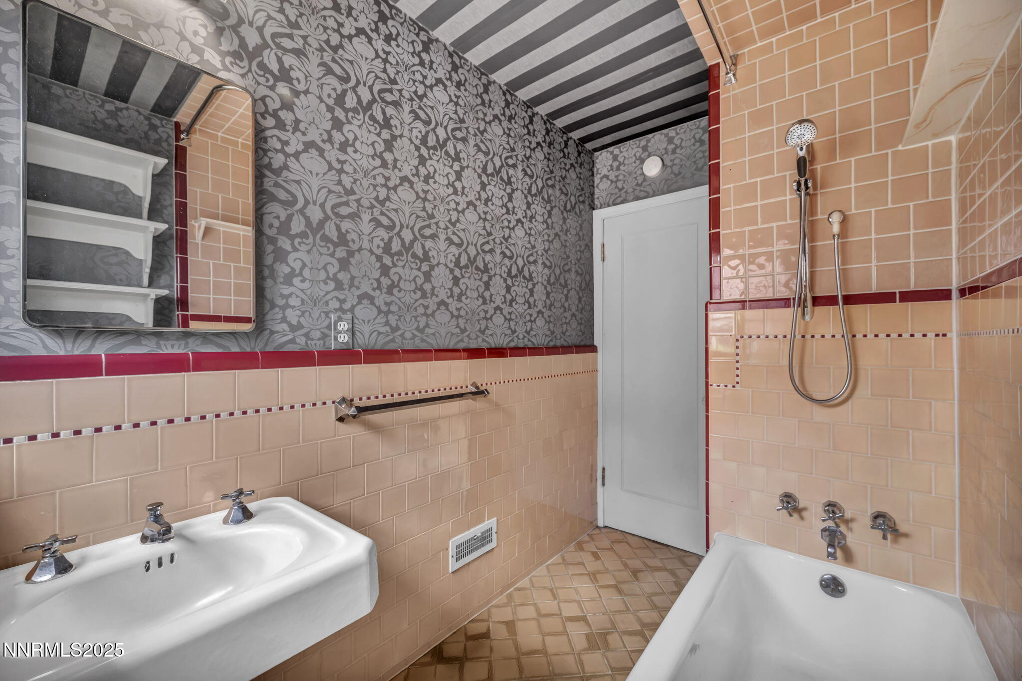 55-web-or-mls-590-st-lawrence-ave