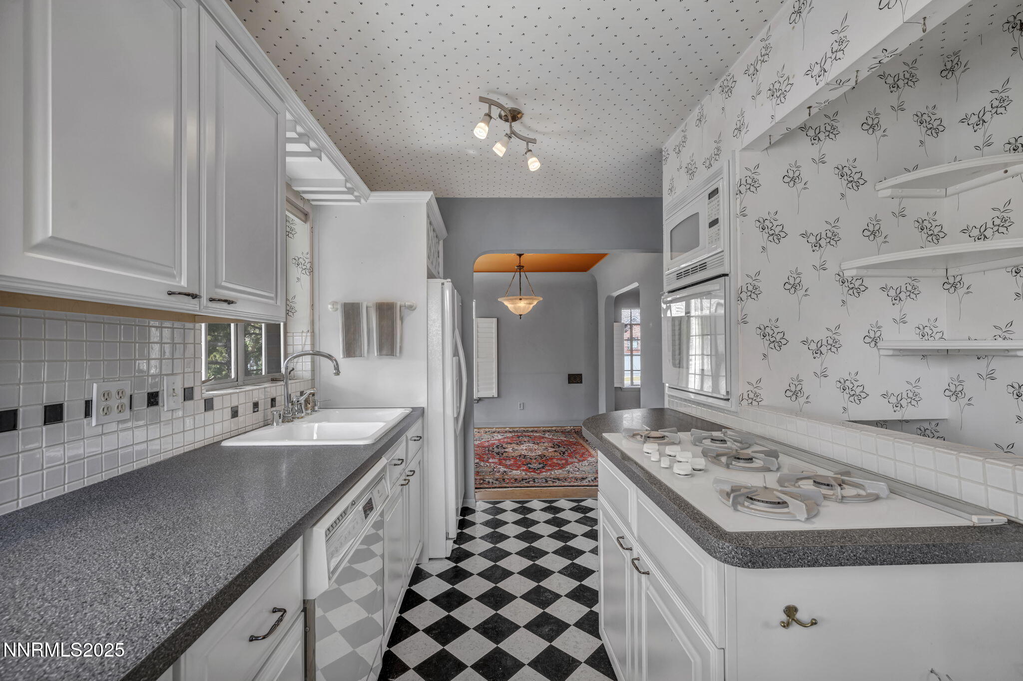 50-web-or-mls-590-st-lawrence-ave