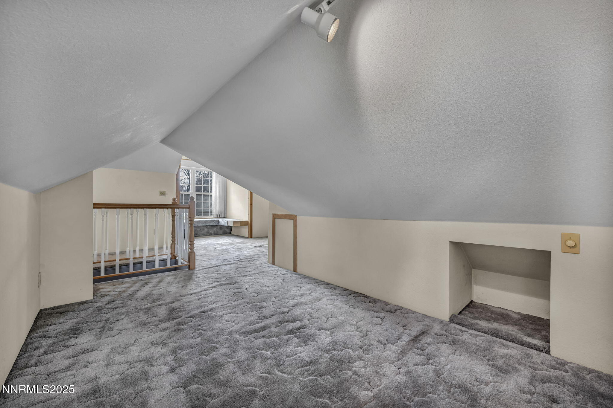 69-web-or-mls-590-st-lawrence-ave