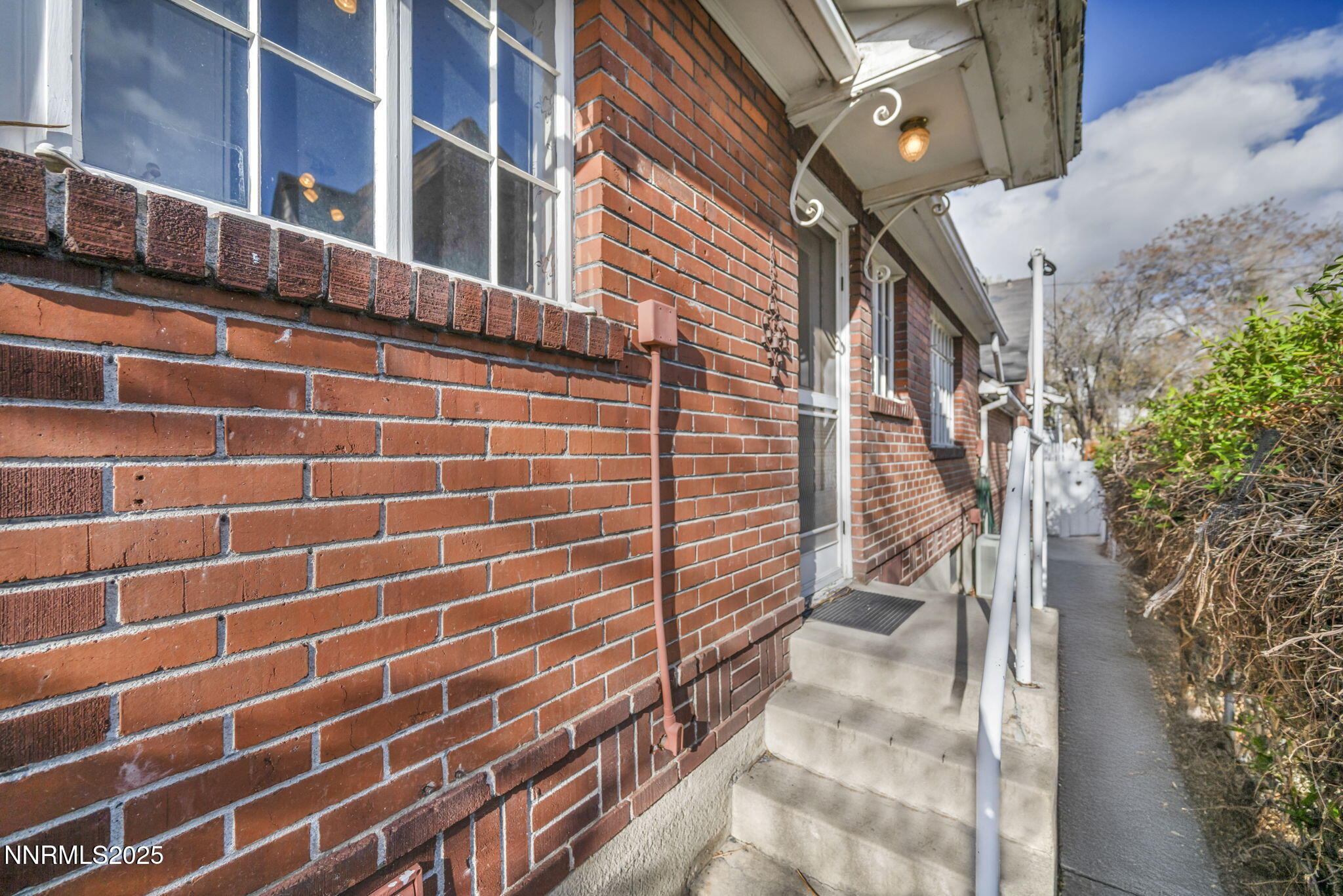 17-web-or-mls-590-st-lawrence-ave