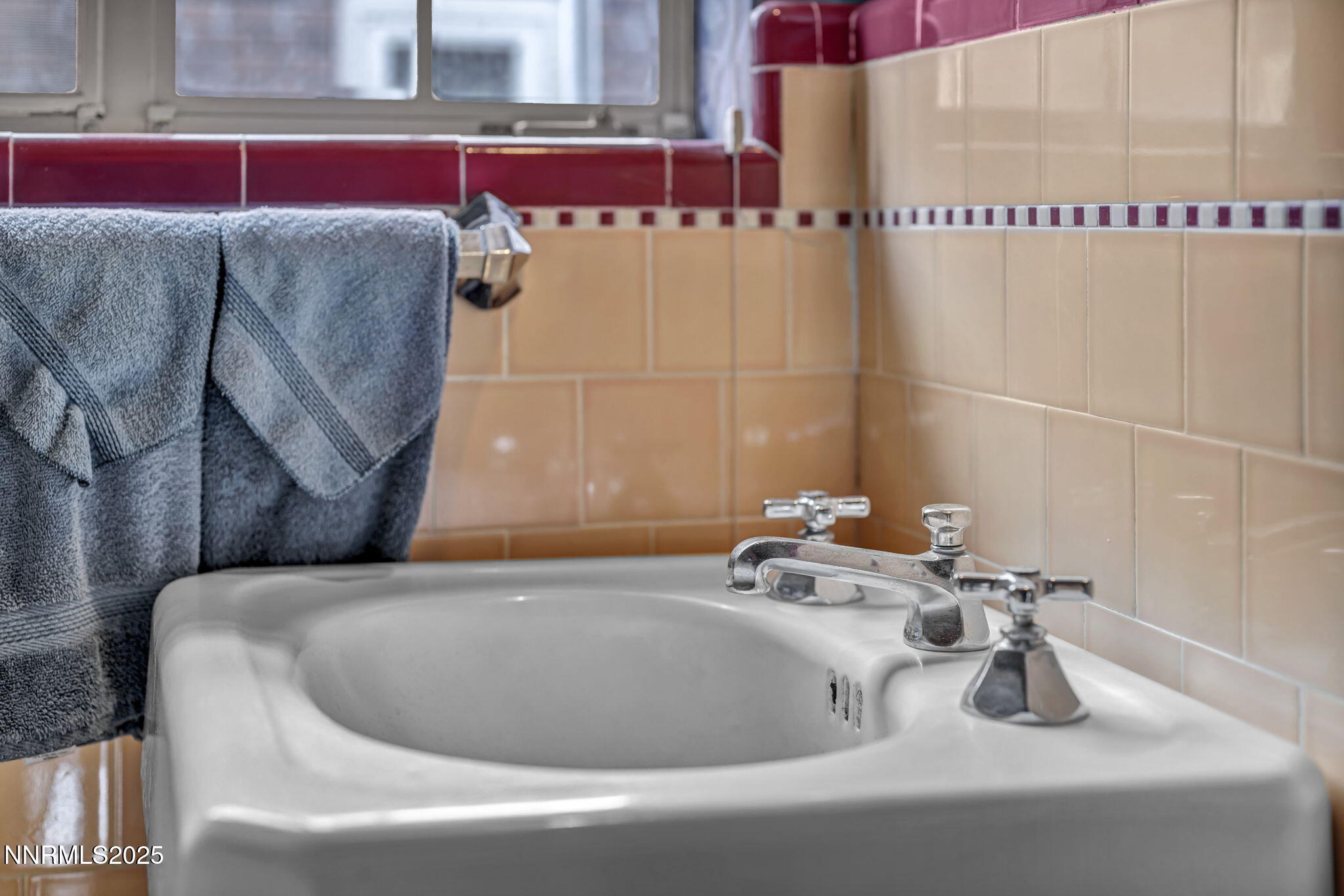 93-web-or-mls-590-st-lawrence-ave