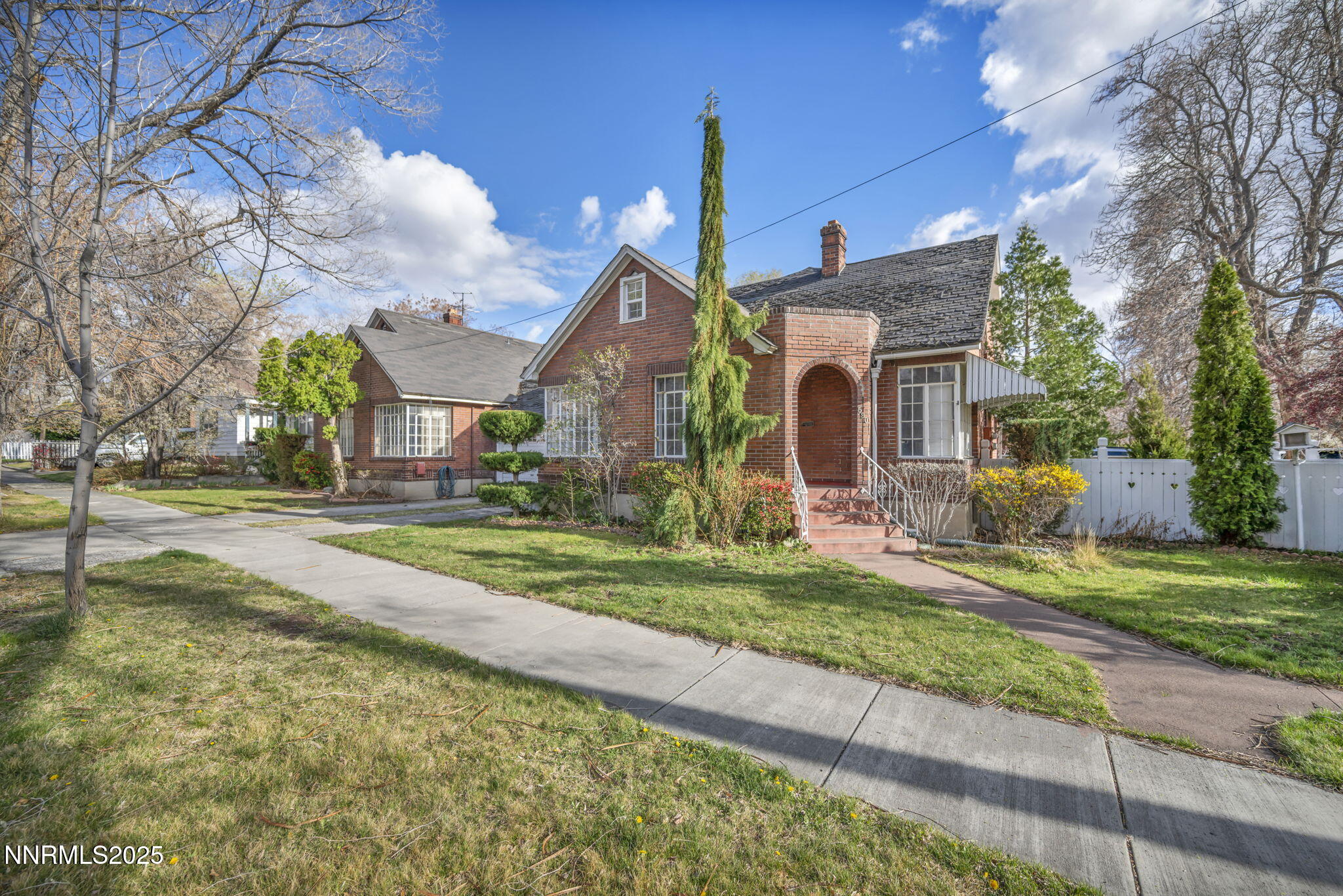 1-web-or-mls-590-st-lawrence-ave (1)