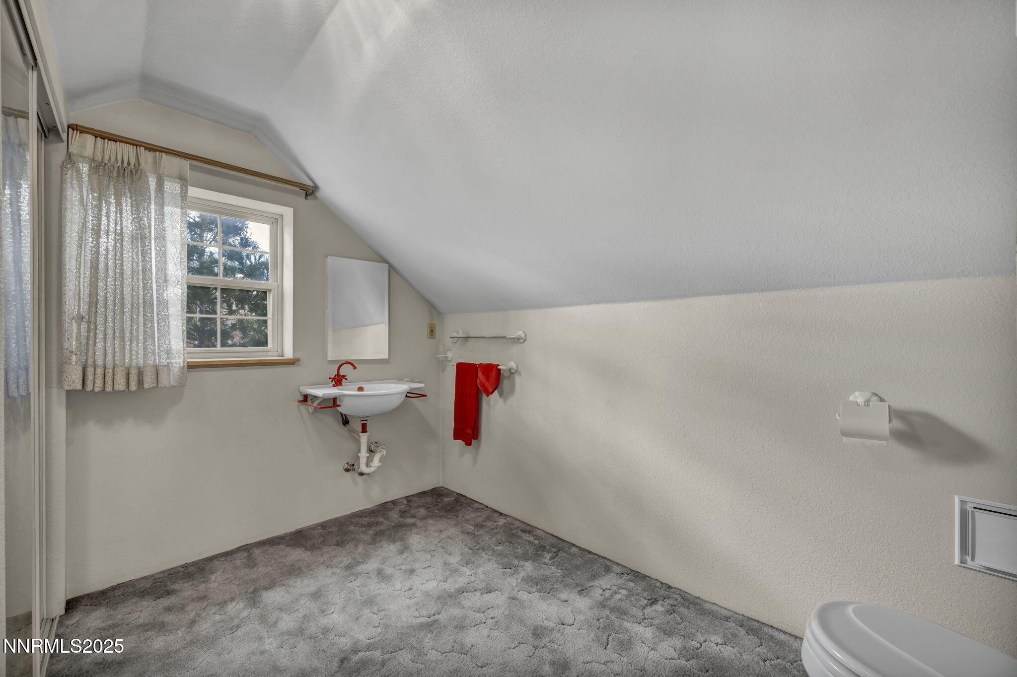 66-web-or-mls-590-st-lawrence-ave