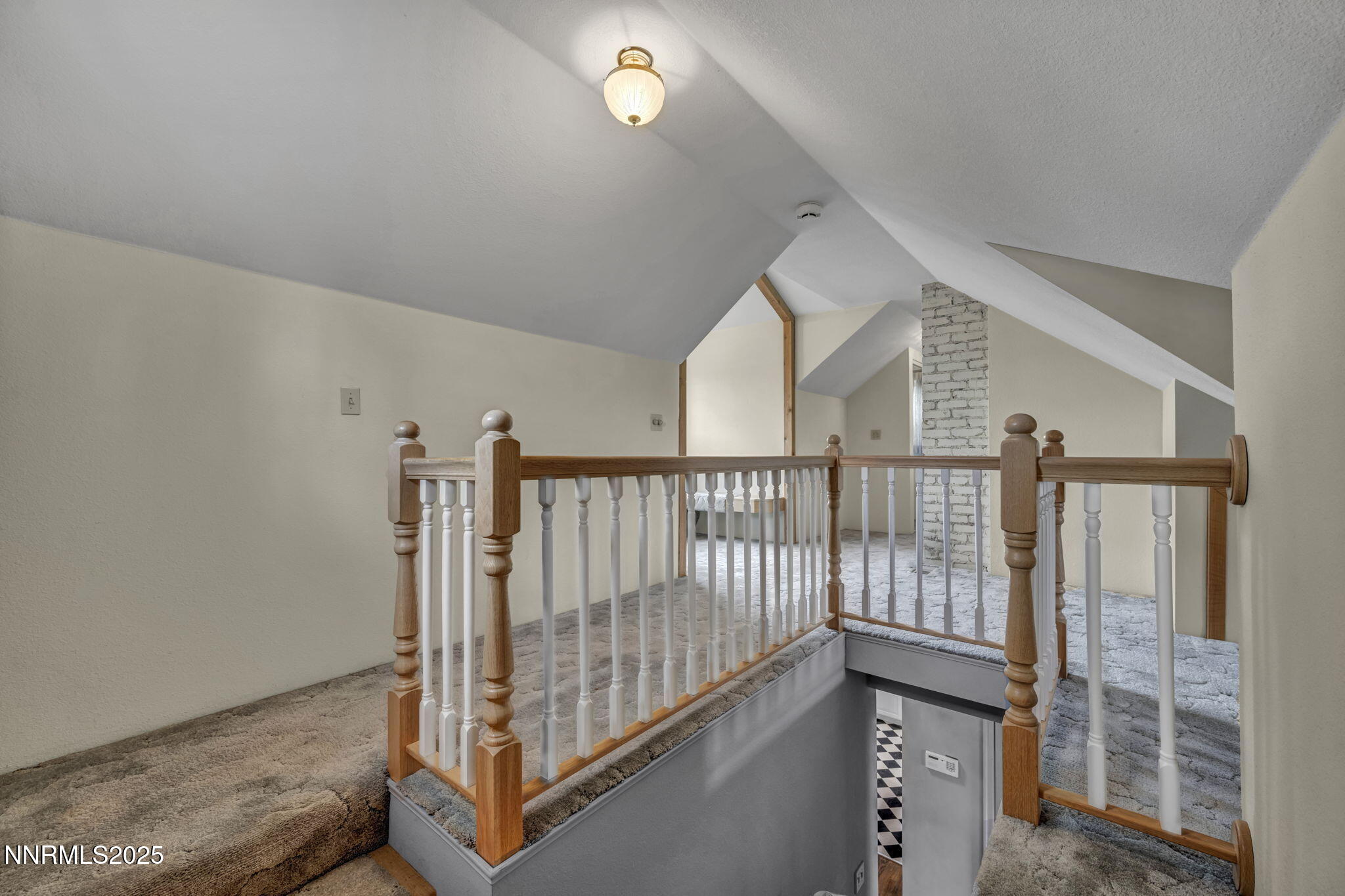 70-web-or-mls-590-st-lawrence-ave