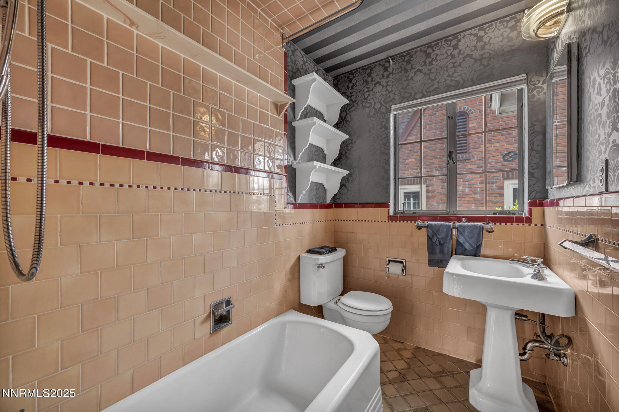 54-web-or-mls-590-st-lawrence-ave