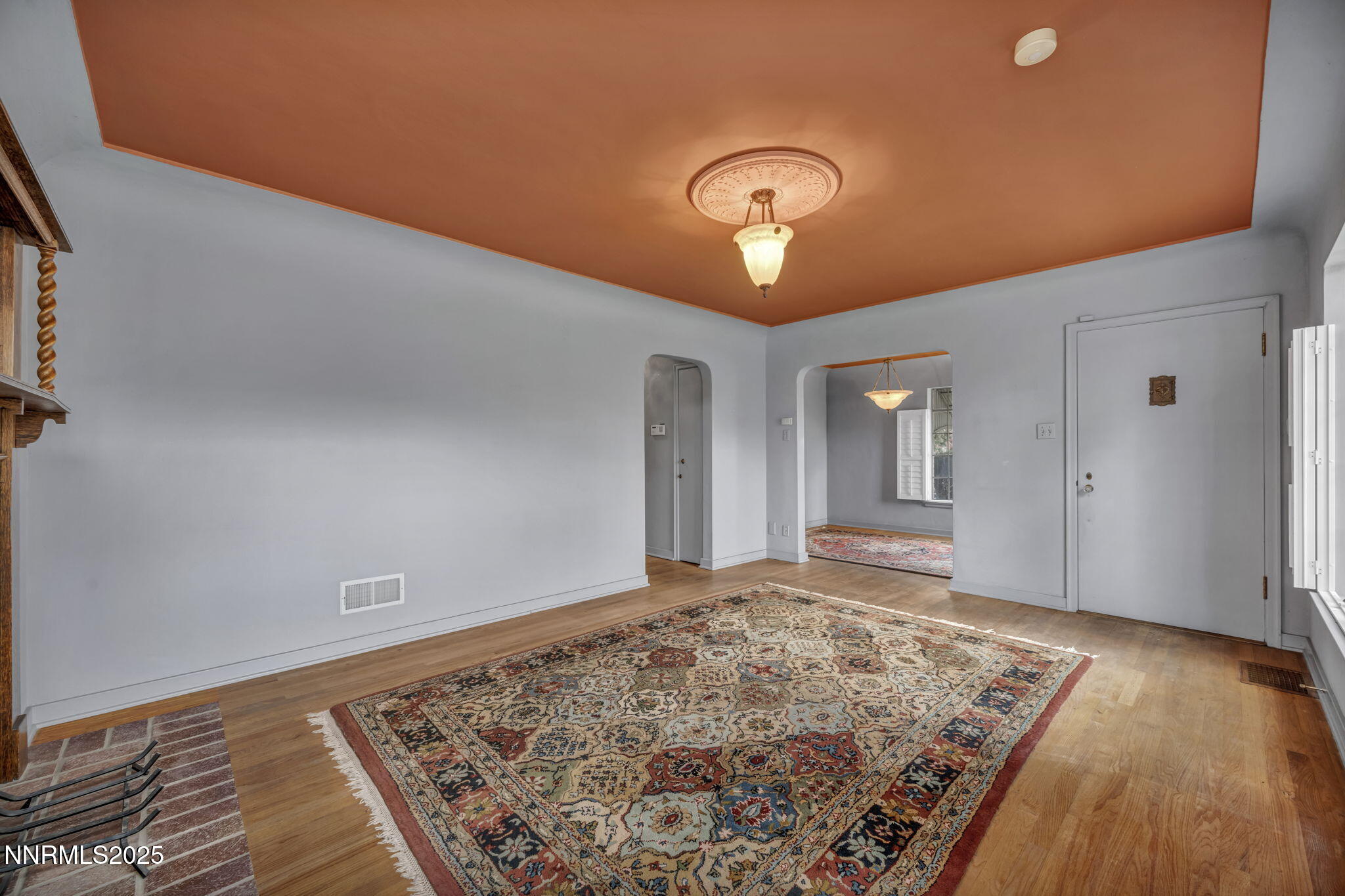 38-web-or-mls-590-st-lawrence-ave