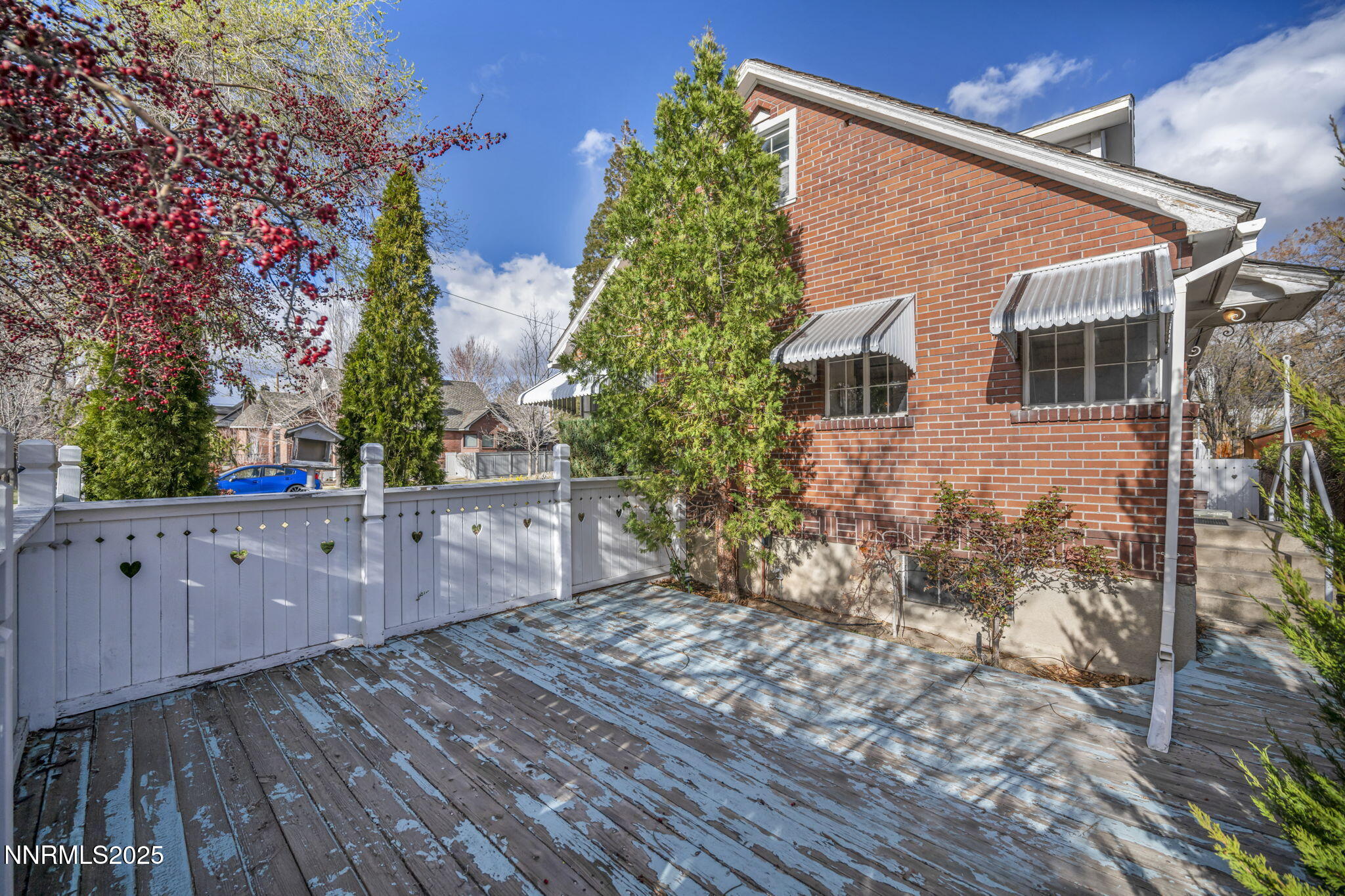 10-web-or-mls-590-st-lawrence-ave