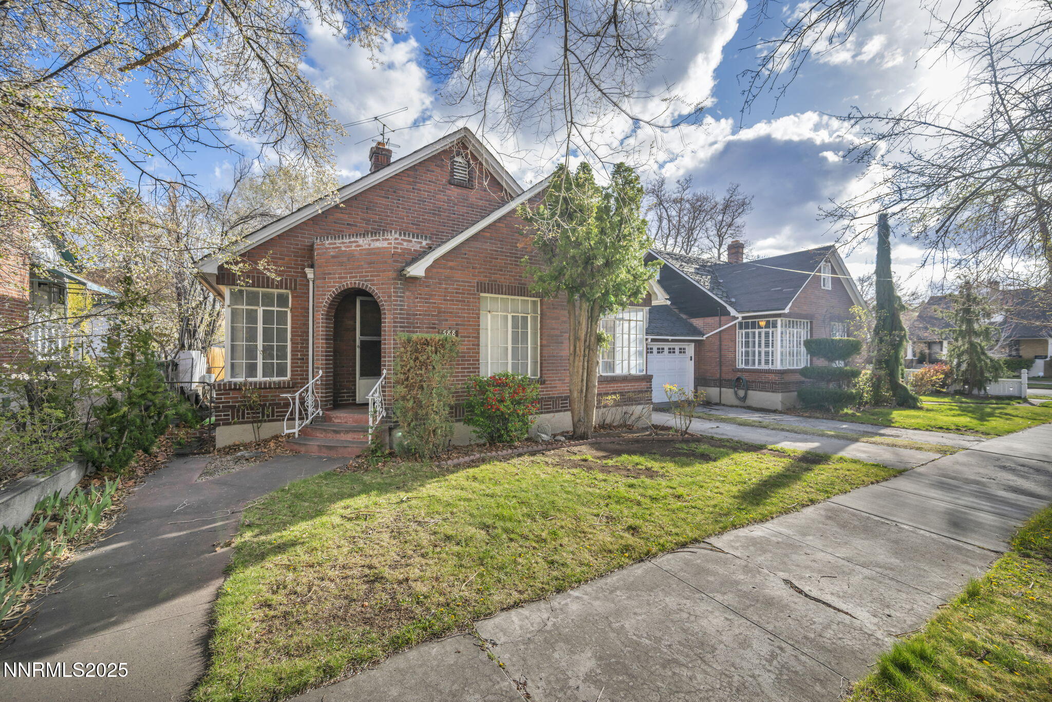 8-web-or-mls-590-st-lawrence-ave (1)