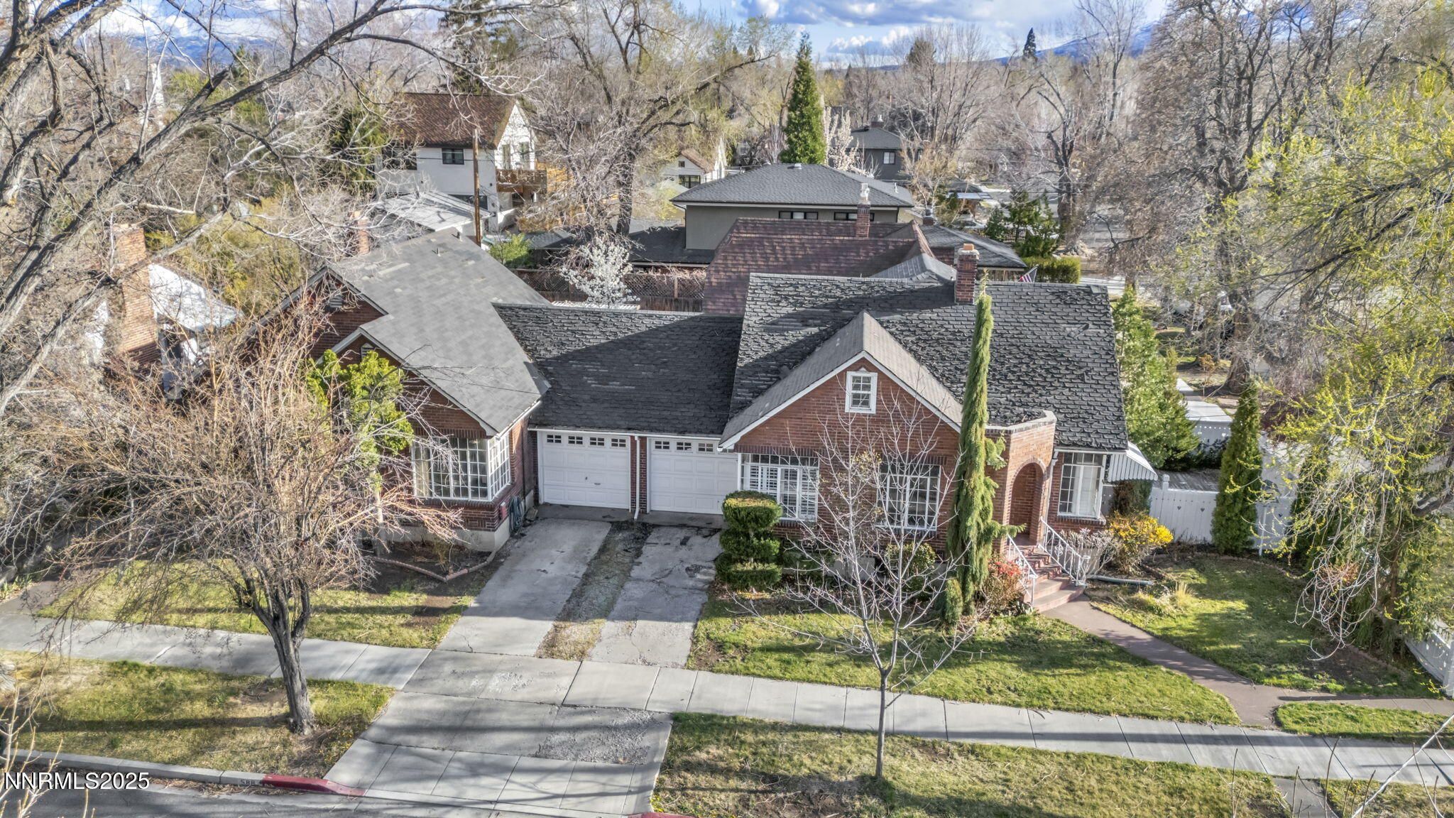 16-web-or-mls-590-st-lawrence-ave