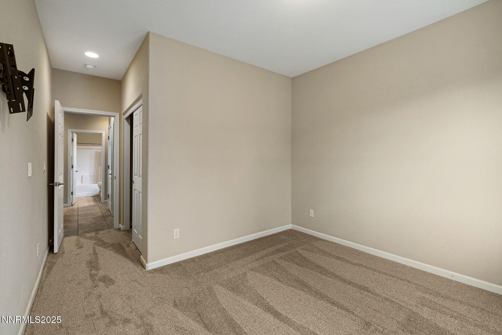 25-web-or-mls-10777 Grayslake-14