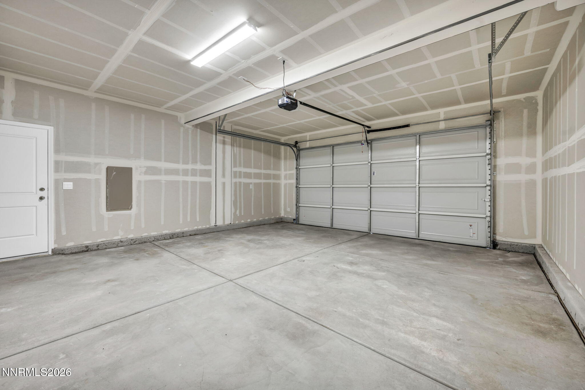 29-web-or-mls-725-kess-way