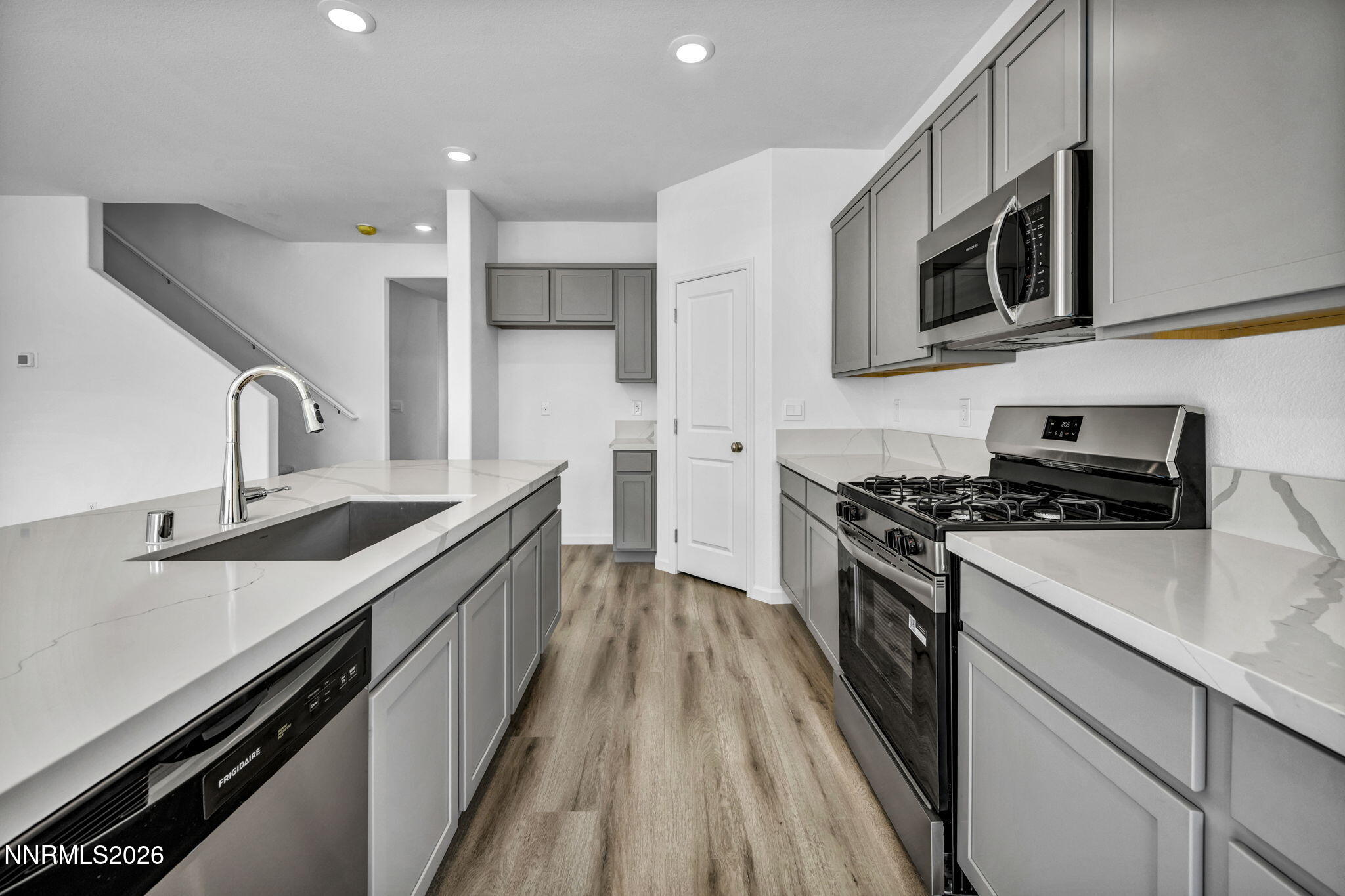 12-web-or-mls-725-kess-way