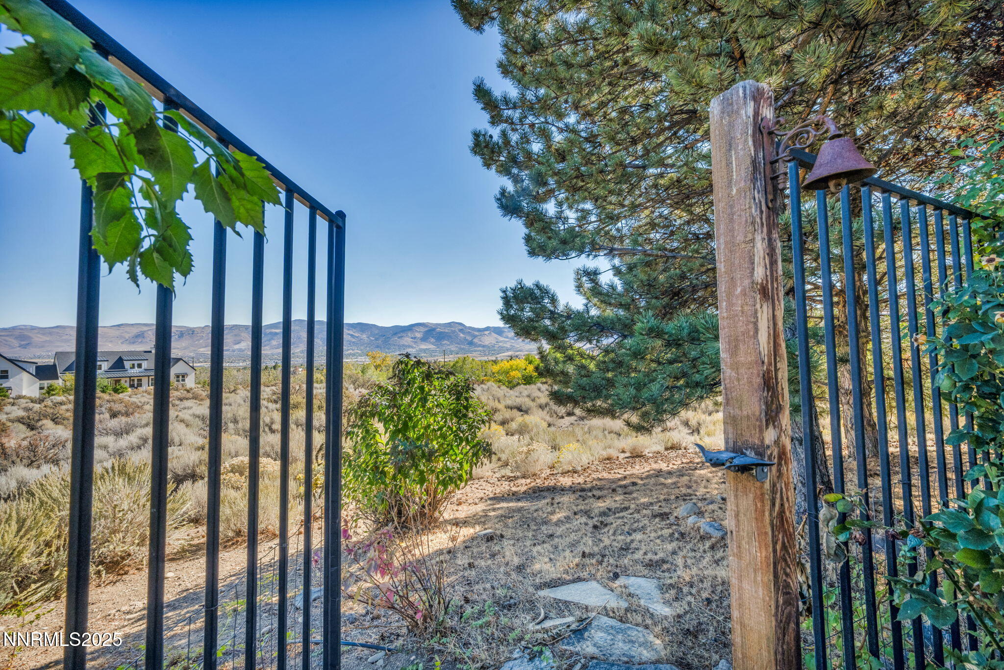 99-web-or-mls-1520-taos-ln (2)