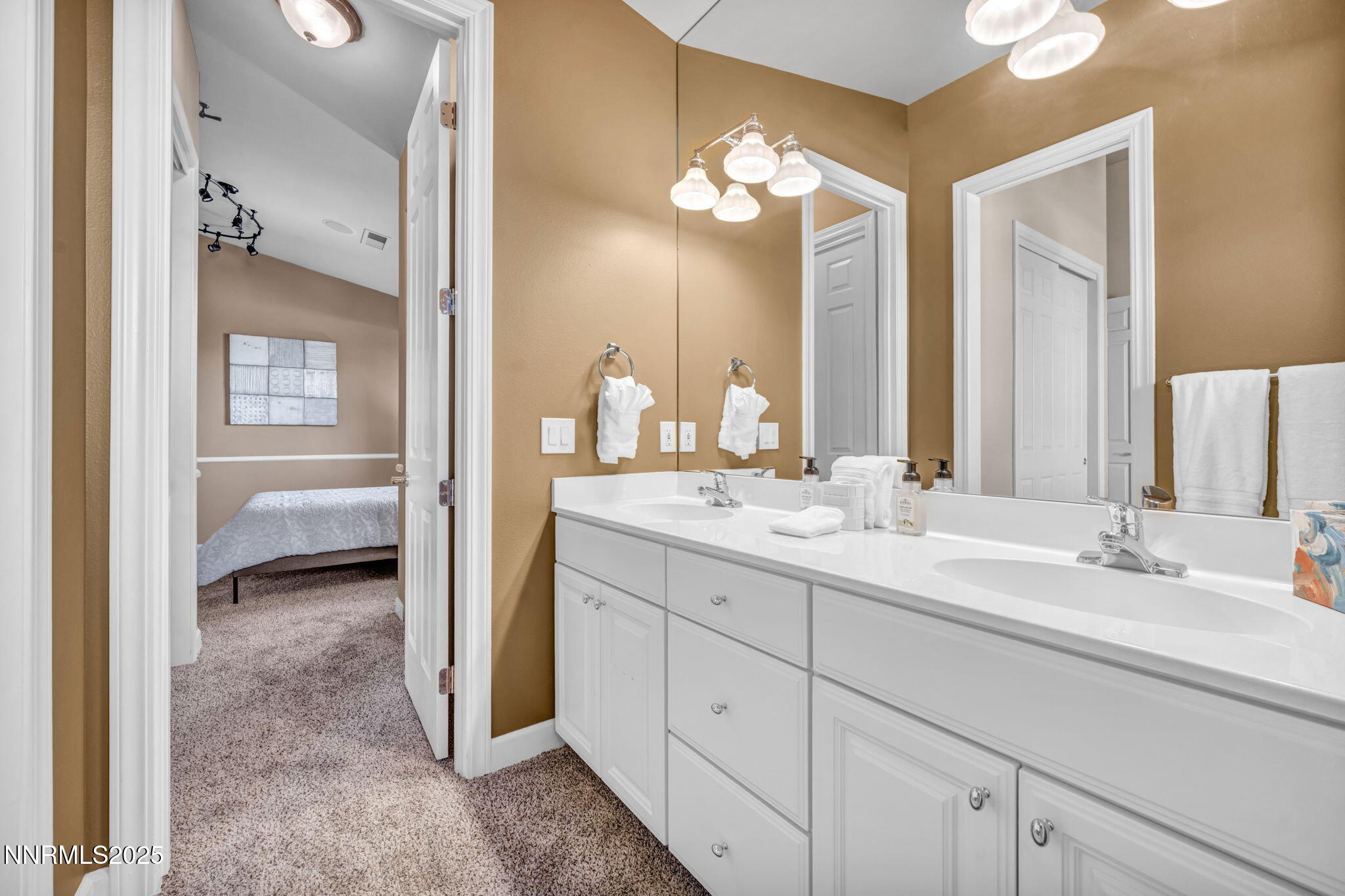 73-web-or-mls-1520-taos-ln