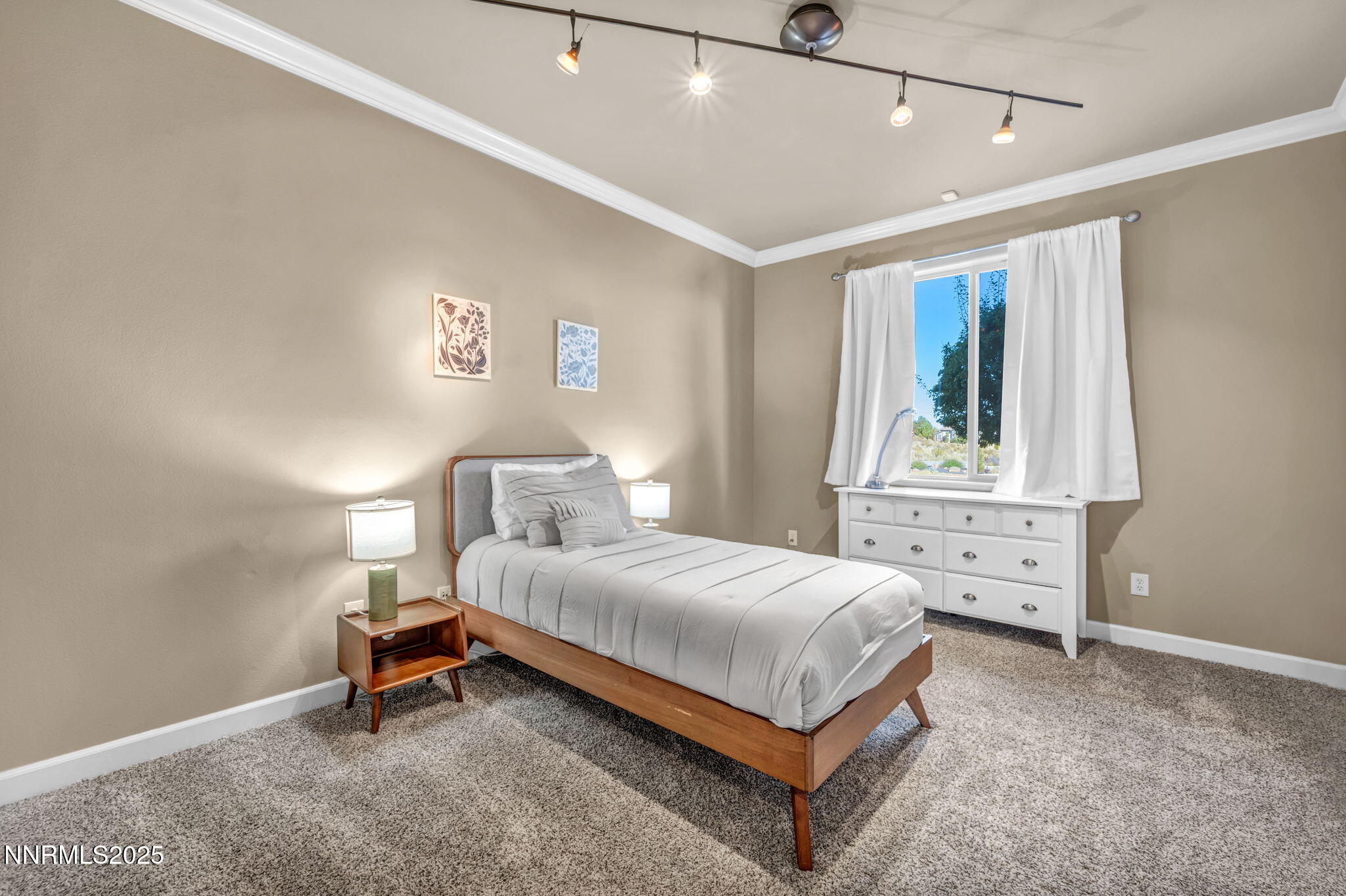 55-web-or-mls-1520-taos-ln