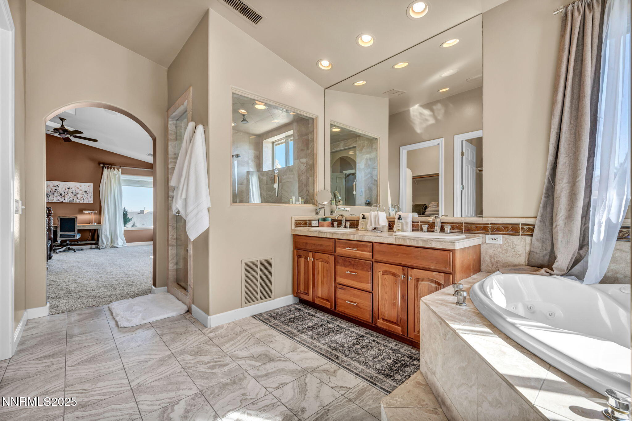 44-web-or-mls-1520-taos-ln (3)