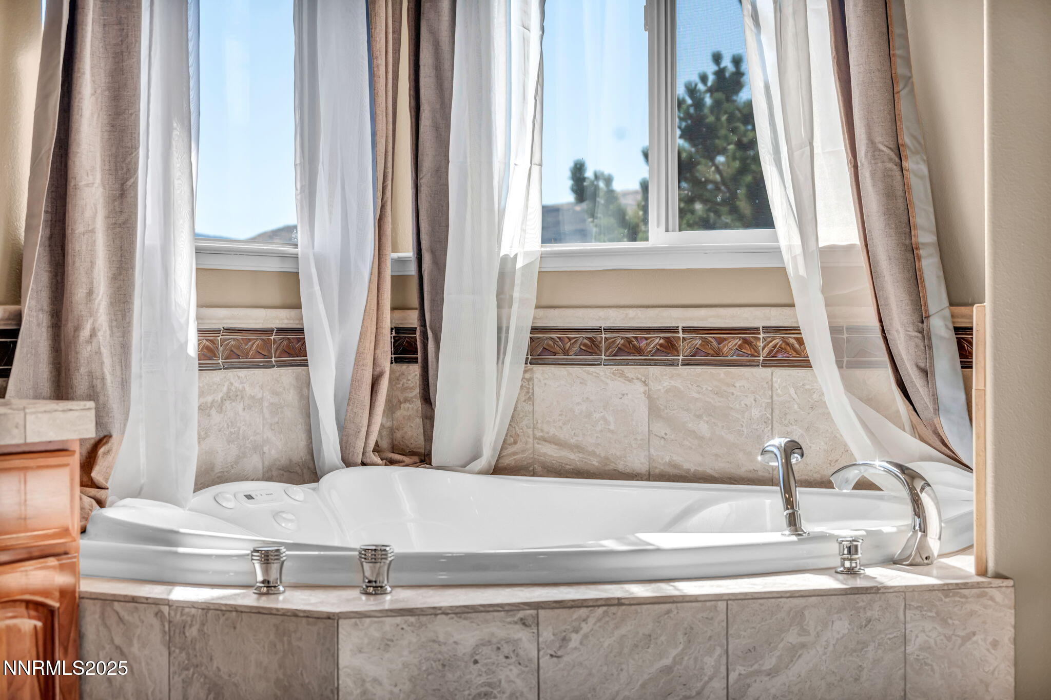 48-web-or-mls-1520-taos-ln