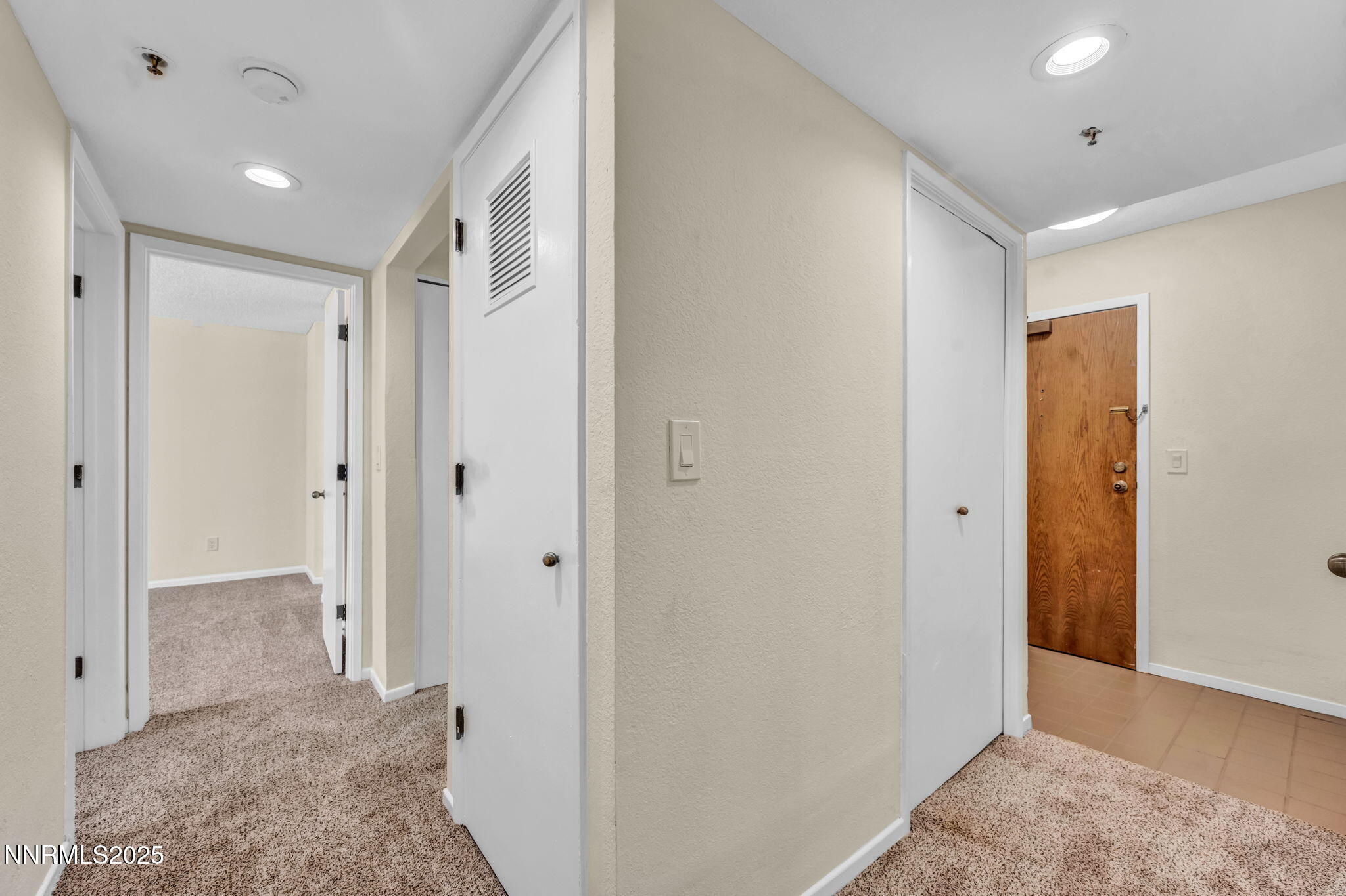 19-web-or-mls-3095-lakeside-dr-102